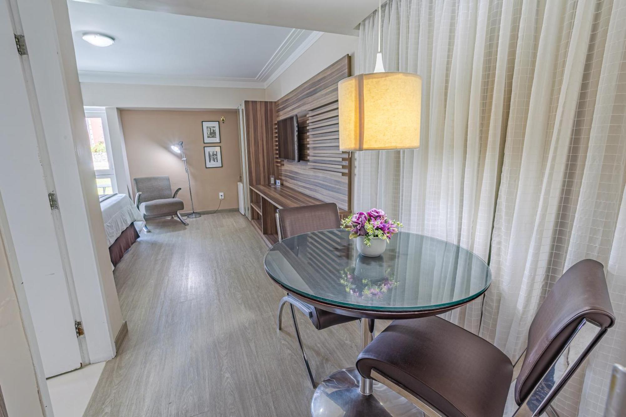 Quarto com Cama de Casal ou 2 de Solteiro